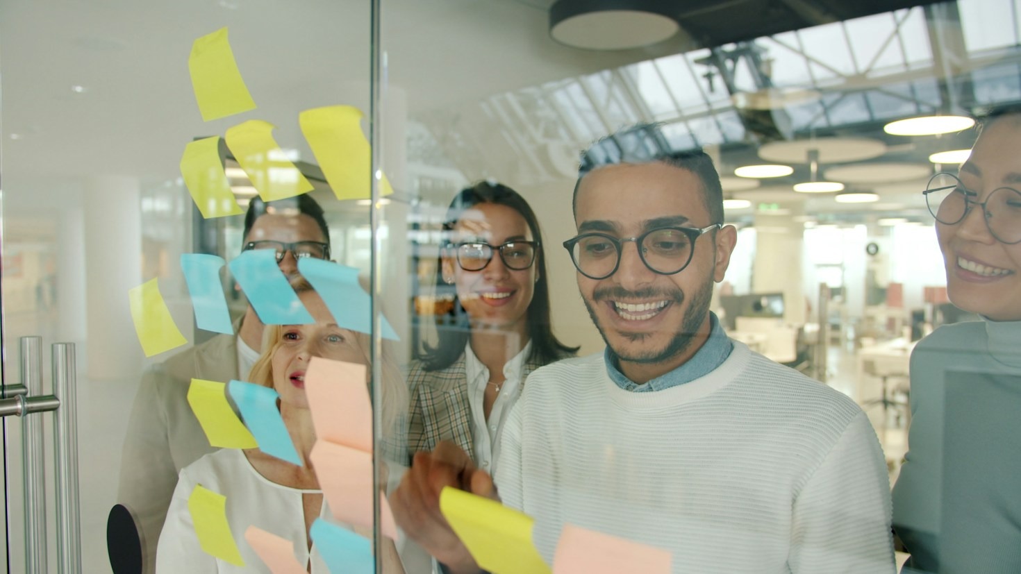 Guida Pratica per Costruire un Team Coeso e Produttivo